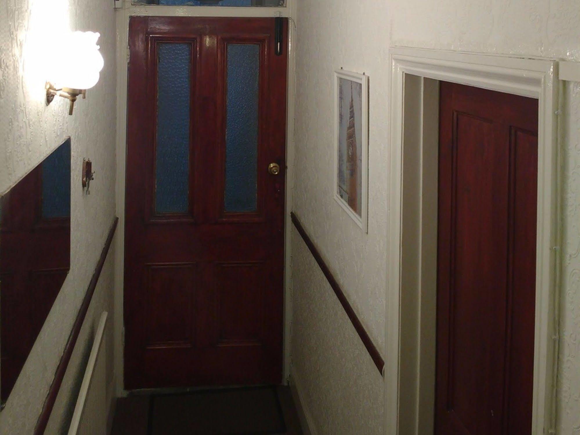 Acton Lodge Guest House ロンドン エクステリア 写真